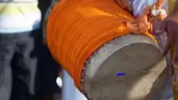 Father's love! Man celebrates daughter's homecoming after divorce; reason is heartbreaking