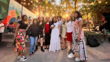 Ex-banker quits high-paying job to help women travel solo; gains instant success