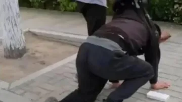 Man falls on knees, bursts into tears after daughter shames him for not having money to buy iPhone