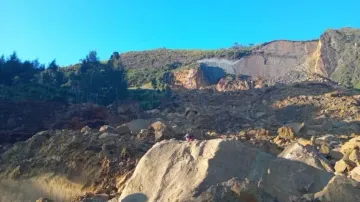 Over 300 people buried after huge landslide hits Papua New Guinea