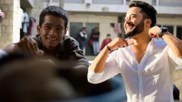 3 Idiots' 'Millimeter ab Centimetre ban chuka hai': Here's how Aamir Khan, R Madhavan Sharman Joshi