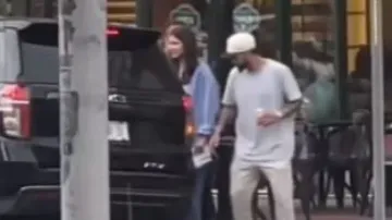  Virat Kohli spotted on coffee date with Anushka Sharma ahead of T20 WC match against Pakistan