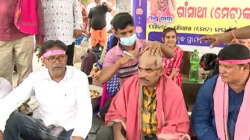 Odisha Gaon Sathi members tonsure heads, celebrate BJD’s drubbing