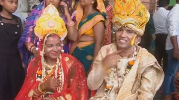 Deaf & dumb couple proves ‘Love indeed has no language’; tie the knot in Odisha