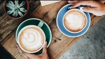 No Free Dates! Boy invites girl on a coffee date, latter 'demands' 10K; WhatsApp chat goes viral