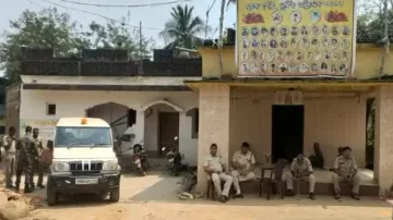 10 bombs hurled in Odisha