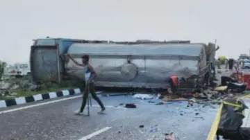 18 killed, 19 injured as bus hits milk tanker in UP's Unnao