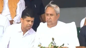 Naveen Patnaik With VK Pandian