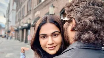 Allu Arjun’s romantic pic with wife Sneha gets big love from Samantha