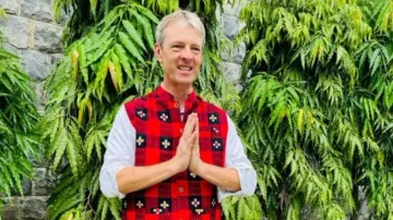 Australia’s Deputy High Commissioner to India Nick McCaffrey makes style statement in Sambalpuri jac