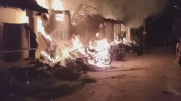 Massive fire engulfs 30 houses in Odisha's Pipili