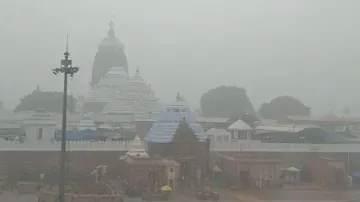 Puri wakes up to heavy rainfall, knee-deep water on 'Bada Danda'