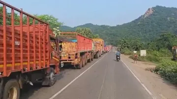Traffic snarl on Bangriposi ghat in Mayurbhanj: Restriction imposed on movement of heavy vehicles