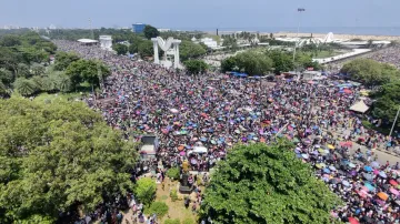 IAF air show: Ambulances stuck in traffic snarl, teaming crowds face difficulty in commuting home