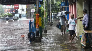 Road waterlogged  in WB due to Cyclone Dana