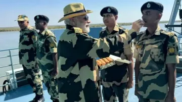 PM Modi with soldiers in Kutch