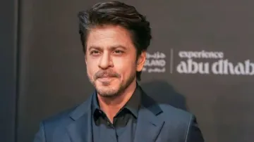 FINALLY! Shah Rukh Khan meets fan from Jharkhand who waited outside Mannat for 95 days