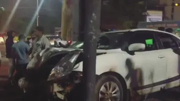 Car rams into traffic post in Bhubaneswar