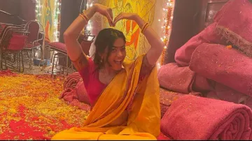 Rashmika Mandanna 'leaks' unseen BTS pics as she gears up for 'Pushpa 2: The Rule' release