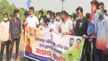 Chhatra Congress members stage protest in Bhubaneswar