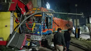 Truck rams into a jewellery shop in Bolangir