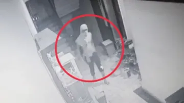 Armed burglars targeting apartments in Bhubaneswar, CCTV captures shocking visuals