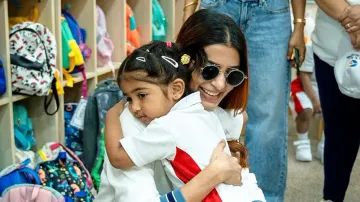 Samantha is Christmas-ready! Shares lovey-dovey pictures from the comfort of her home