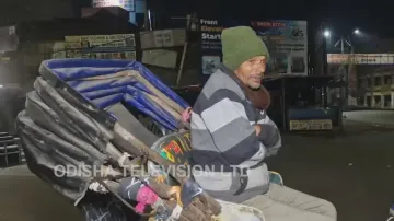 Rickshaw pullers in Odisha brave biting cold to work for survival