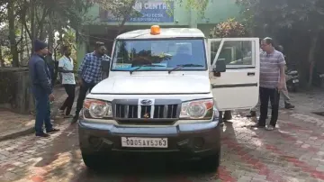 Sand mafia attacks Police IIC in Odisha, damages vehicle