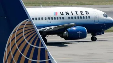 Man found dead inside wheel well of United Airlines flight at Hawaii airport