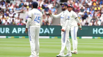 Indian cricket players wear black armband in memory of Manmohan Singh