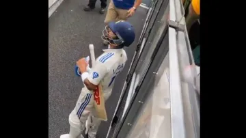 Virat Kohli loses his cool after Australia fans cross line, gives death stare
