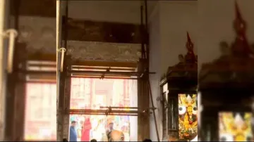 Silver coating of Srimandir Singhadrawa's 'Gumuta' underway
