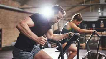 Youth's girlfriend gets 'stolen' at the gym by another guy, gives 1 star in review post