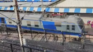 Narrow escape for passengers of Jharsuguda-Gondia train