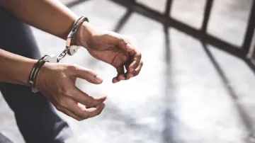 Indian man crosses over illegally into Pakistan to marry Facebook friend, lands in jail