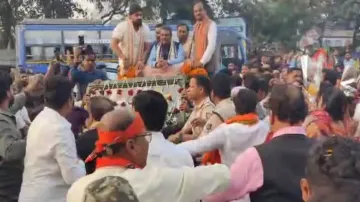 BJP leaders Arindam Roy and Himanshu Mohanty supporters engage in scuffle 