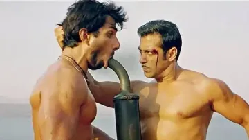 Not Salman Khan, Chulbul was made for Sonu Sood! Sikandar actor stole 'Munni Badnaam'