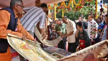 Singapore President visits Raghurajpur village in Odisha with wife