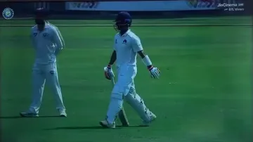 Ajinkya Rahane returns from dressing room to bat again