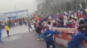 Tension grips Tata Steel Jajpur plant as displaced families engage in face-off with security guards