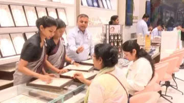 Gold prices' surge amid wedding season gives nightmare