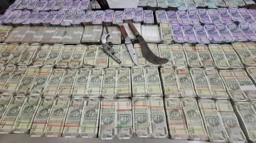 Kalahandi police arrests 8 interstate robbers; over Rs 3 crore seized