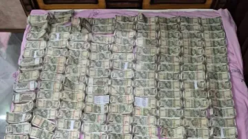 Odisha Vigilance seizes Rs 2.06 crore in cash, 422 grams of gold from govt officer