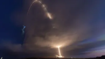 Elon Musk’s Starlink: Falling satellites, environmental disaster, night-sky polluter claims do not s