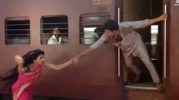 Iconic train scene from Shah Rukh Khan’s DDLJ copied from Sunny Deol’s film?