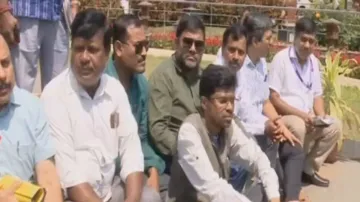 Journalists barred from taking mobile phones into Odisha Assembly press gallery, protest erupts