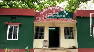 Over 400 turtles of rare species seized while being smuggled in Odisha