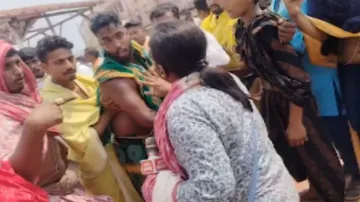 Female journalist attacked by servitors at Puri Jagannath Temple; camera, phone seized during Ram Na