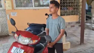 Scooter thief nabbed in Bhubaneswar after getting caught for traffic violation